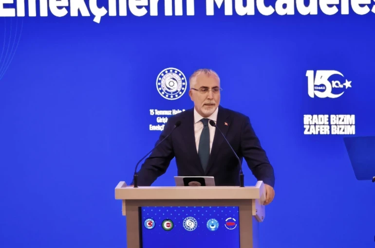 Bakan Işıkhan: "15 Temmuz gecesi sendikalarımızın sergilediği tavır da demokrasi tarihimiz açısından son derece önemlidir"