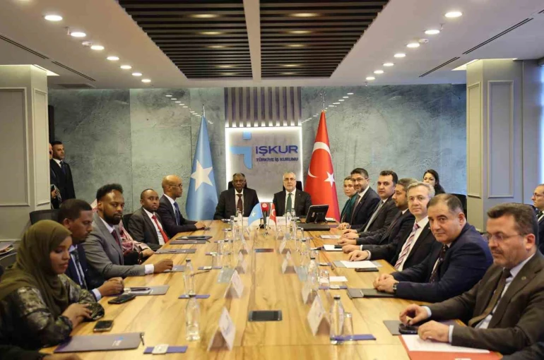 Bakan Işıkhan, Somalili mevkidaşı Salim Alio Ibro ile bir araya geldi