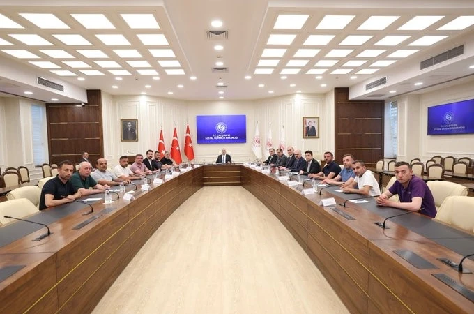 Bakan Işıkhan, Türkiye Maden İşçileri Sendikası Genel Başkanı Akçul’u kabul etti