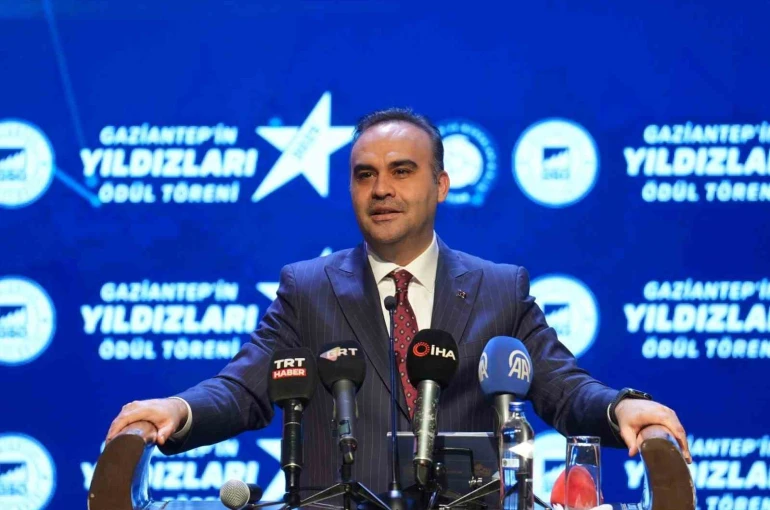 Bakan Kacır: "23 yıl önce 36 milyar dolar olan yıllık ürün ihracatımız 270,6 milyar dolara çıktı"