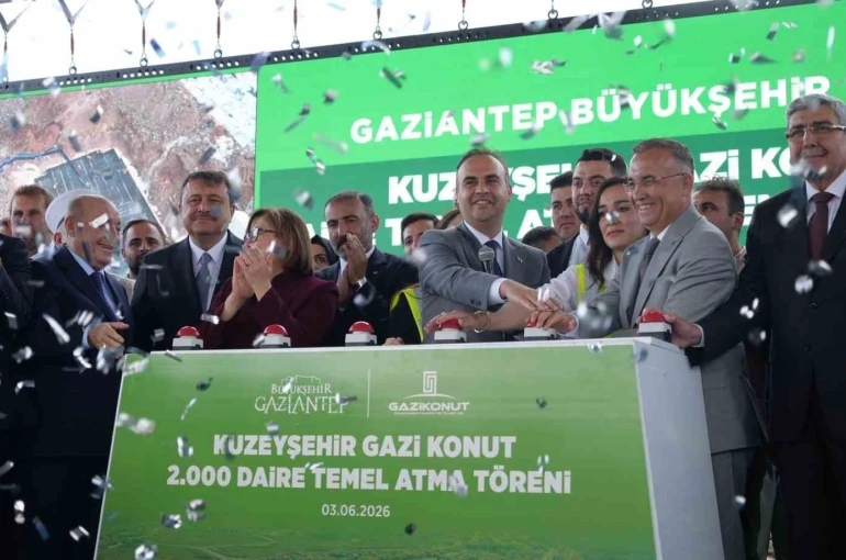 Bakan Kacır: "Birilerinin milletin emanetine nasıl hıyanet ettiklerini ve el uzatmaya kalktıklarını hep birlikte görüyoruz"