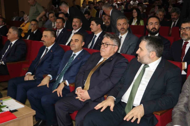 Bakan Kacır: "NATO Zirvesi’nde Türkiye’nin gücü bir kez daha görüldü"