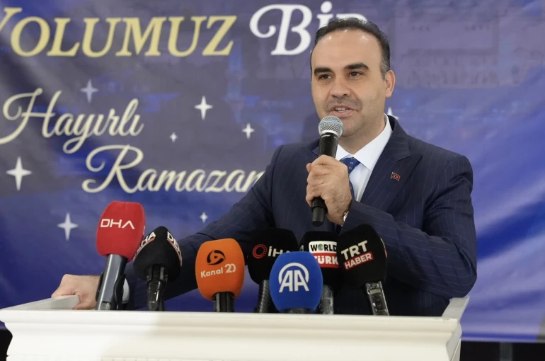 Bakan Kacır: "Türk milleti mührünü gökyüzüne vurdu"