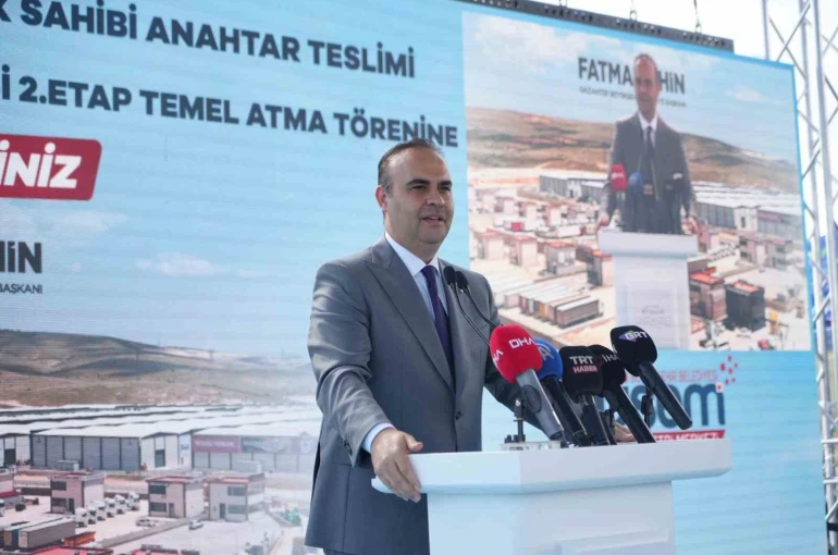 Bakan Kacır: "Türkiye olarak tarih sahnesine eskisinden çok daha kuvvetli ve çok daha iddialı çıkıyoruz" 