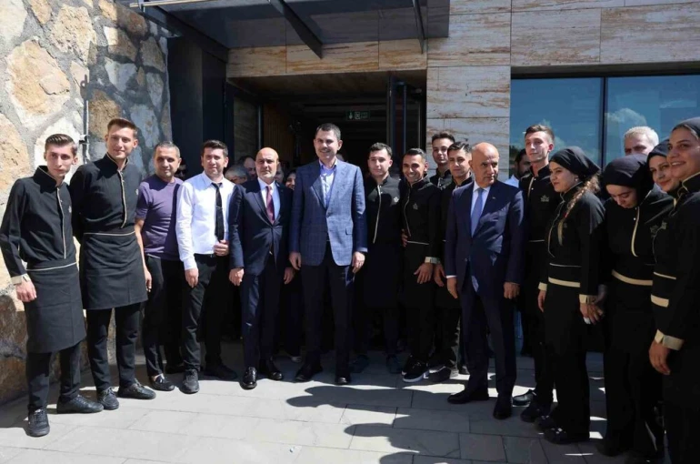 Bakan Kurum: "Deprem bölgesinde her üç depremzededen ikisi evine kavuştu"