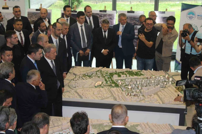 Bakan Kurum ve Yumaklı’dan Kayseri temasları