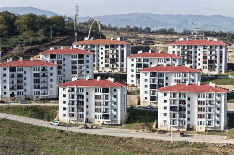 Bakan Kurum’dan Yalova sosyal konut paylaşımı: "Türkiye’yi ev sahibi yapıyoruz"