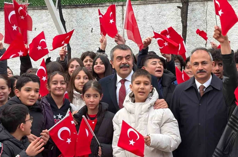 Bakan Tekin: "Bağımsızlığımızın asıl savunucusu bireyleri yetiştirmek bizim işimiz"