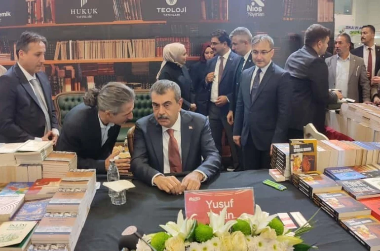 Bakan Tekin: "Çocuklarımız dünyanın diğer ülkelerinde olduğu gibi daha erken yaşlarda eğitim öğretim süreçlerini tamamlasınlar ve normal hayatın içerisinde toplumsal hayata dahil olsunlar"