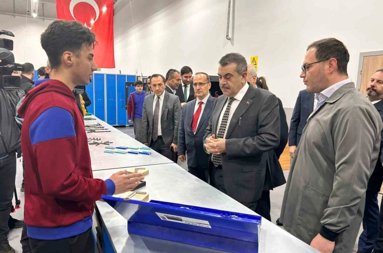 Bakan Tekin: "Ortaokullardan itibaren çocuklarımızın yeteneklerine göre ortaöğretim kurumu tercih edebilecekleri bir mekanizma oluşturduk"