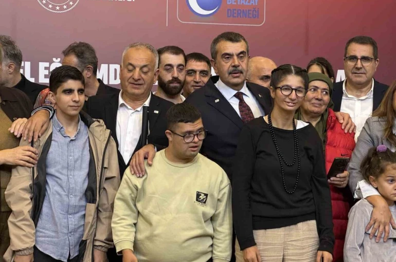 Bakan Tekin: "Özel rehabilitasyon merkezlerinde eğitim desteği verdiğimiz yaklaşık 600 bin özel eğitim öğrencimiz var"