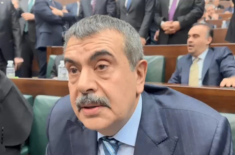 Bakan Tekin: "(Şanlıurfa’da okuldaki saldırı) Öğretmen arkadaşımızın yaşam süreçlerinin sürdürülmesini engelleyecek bir kalıcı hasar olabilir diye endişemiz var"