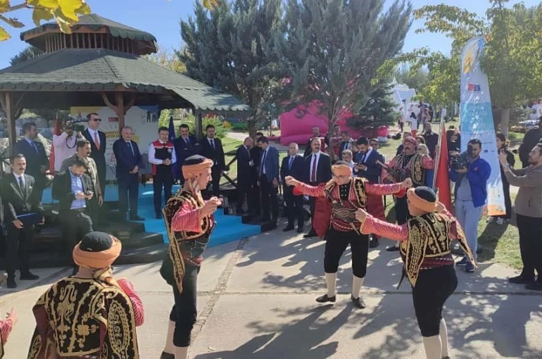 Bakan Tekin ve Bakan Yumaklı, ’Tarımın Yıldızları Çocuk Şenliği’nde bir araya geldi