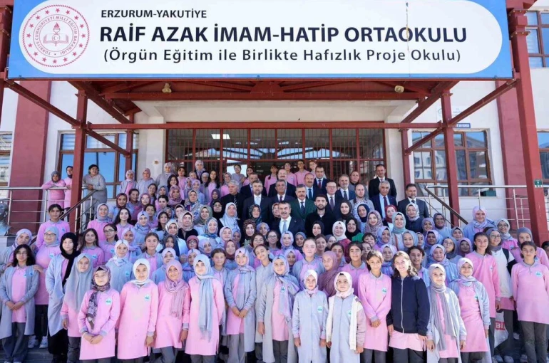 Bakan Tekin’den Erzurum’da sürpriz okul ziyareti