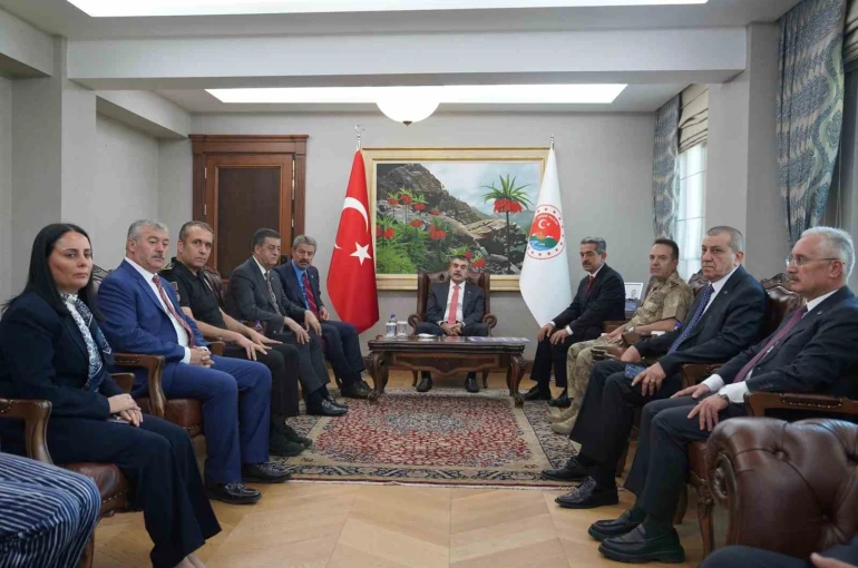 Bakan Tekin’den, Şırnak Valiliğine ziyaret