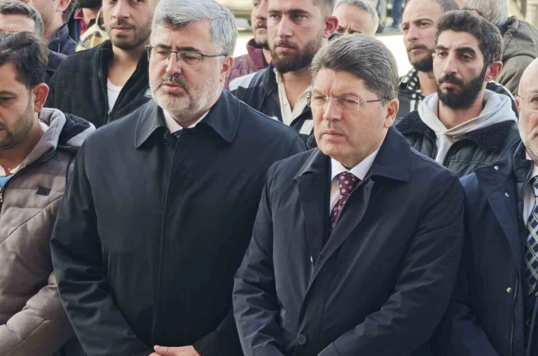 Bakan Tunç vefat eden vatandaşların cenaze törenlerine katıldı