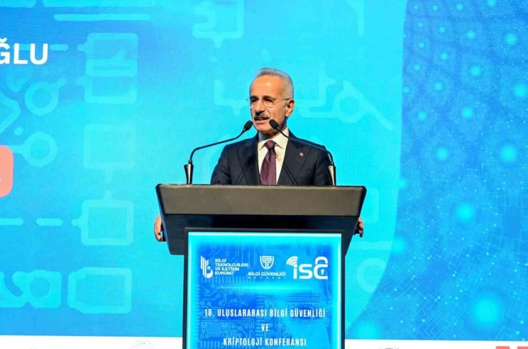 Bakan Uraloğlu: "5G teknolojisi, yüksek hızı, düşük gecikme süresi ve geniş bağlantı kapasitesiyle dijital ekosistemimizi yeniden şekillendirerek her alanda yenilikçi çözümler sunacak"