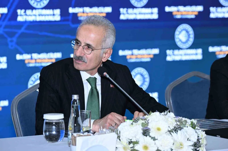 Bakan Uraloğlu: "800 tane geminin hala Hürmüz Boğazı’nda olduğunu söyleyebilirim"