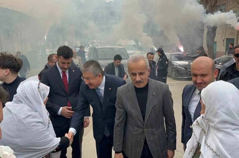 Bakan Uraloğlu: "İnşallah önümüzdeki sene de her şeyle beraber bu yolu bitireceğiz"