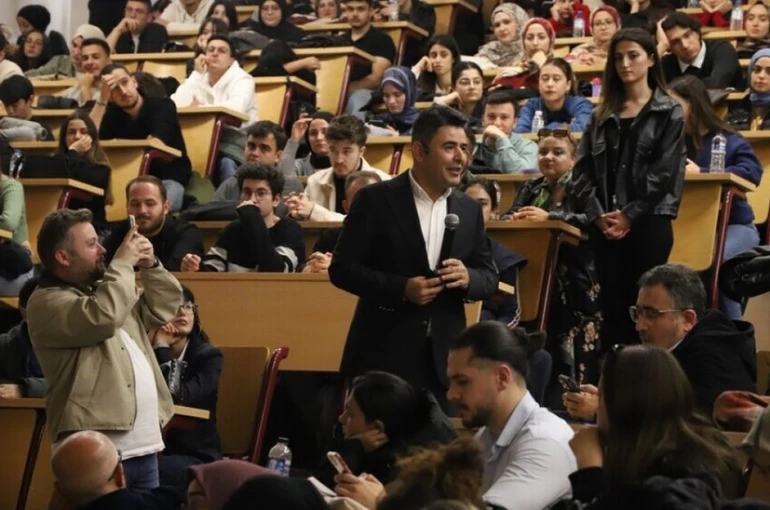 Bakan Yardımcısı Boyraz, öğrencilere "Türkiye Yüzyılı’nda Ulaştırma Vizyonu"nu anlattı