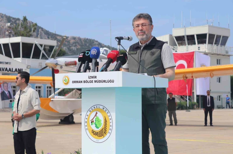 Bakan Yumaklı: "28 uçak, 119 helikopter, 14 İHA ile yeşil vatanımıza havadan kalkan oluyoruz"