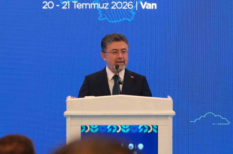 Bakan Yumaklı: "Van Gölü’nün hazinelerini keşfetmek için değil korumak için varız"