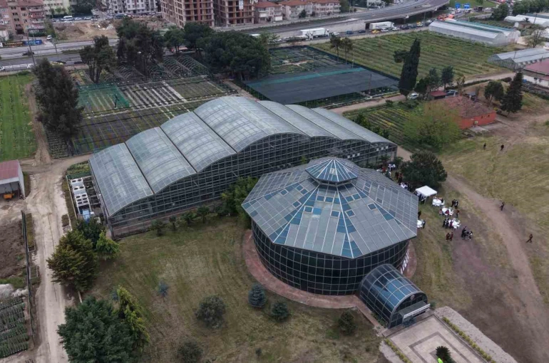 Bakan Yumaklı’dan Türkiye Geofit Bahçesi’nde inceleme: "Kesme çiçek özellikle Avrupa’da rekabet ettiğimiz bir husus"