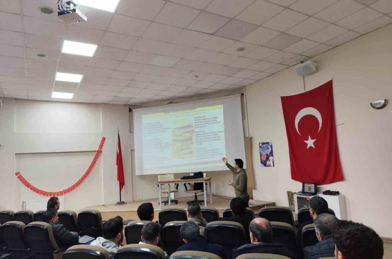 Bakım personellerine sağlıklı beslenme ve hijyen eğitimi