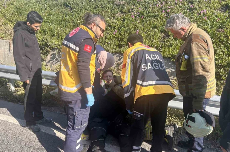 Bakırköy’de kamyonete çarpan motosikletli yaralandı