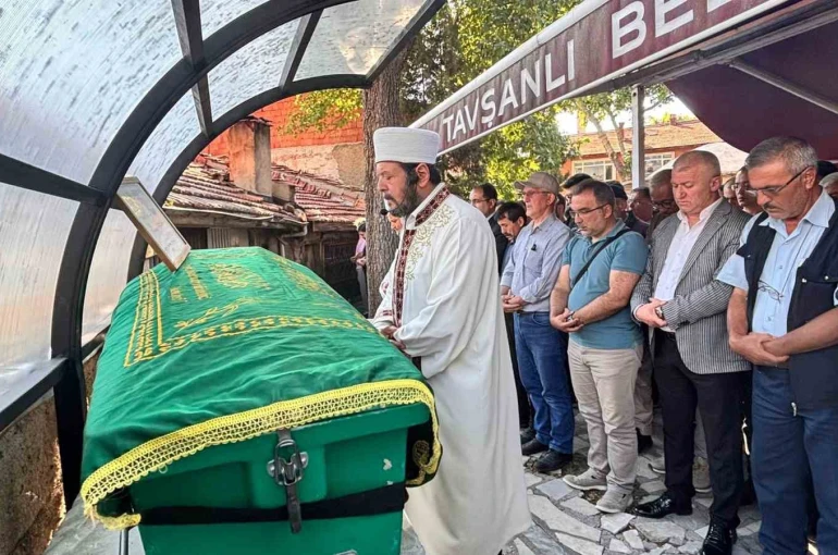 Balık tutmaya gittiği Kızılırmak kenarında ölü bulunan genç tekniker toprağa verildi