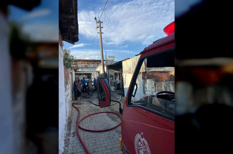 Balıkesir’de depoda korkutan yangın