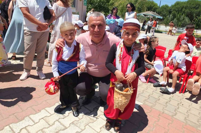 Balıkesir’de miniklerin geri dönüşüm defilesi ilgi gördü