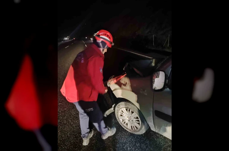 Balıkesir’de otoyolda trafik kazası: 2 yaralı
