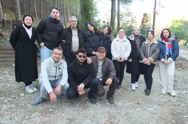 Balıkesir’de üniversiteli gençler çevreci projede görev aldı