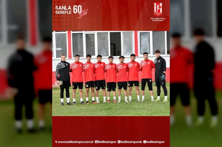 Balıkesirspor’da alt yaş kategorilerinden 9 futbolcu A takıma alındı