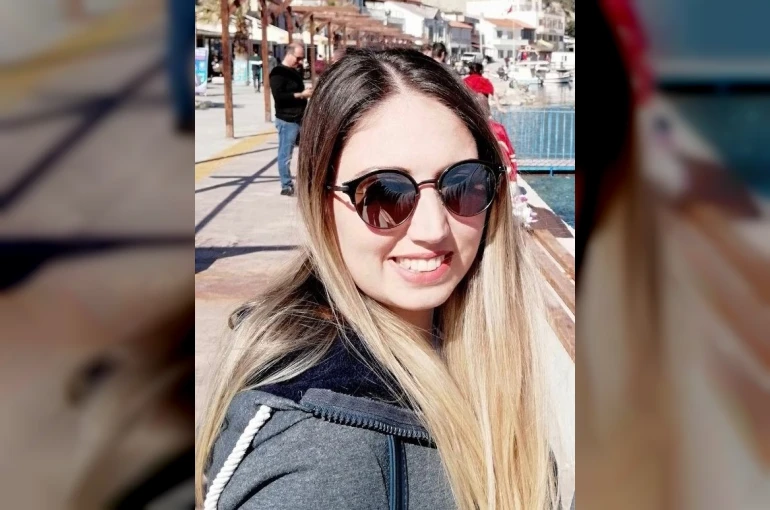 Balkonda kalp krizi geçiren genç kadın kurtarılamadı