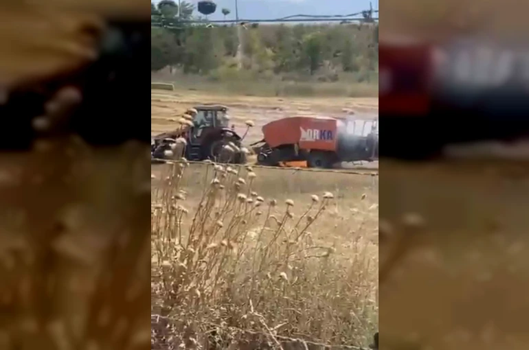 Balya makinesindeki yangın tarlaya sıçradı