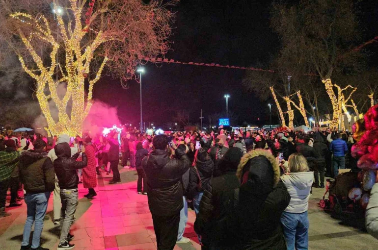 Bandırma, 2026’ya coşkuyla girdi 