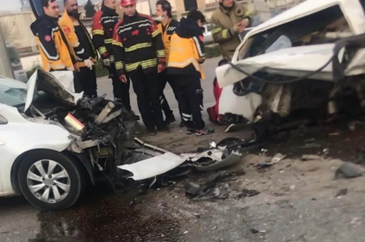 Bandırma’da 4 araçlı zincirleme kaza: 1 ölü, 1 yaralı