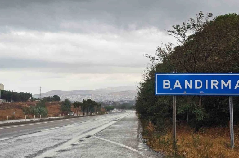 Bandırma’da sabah yağmuru serinlik getirdi