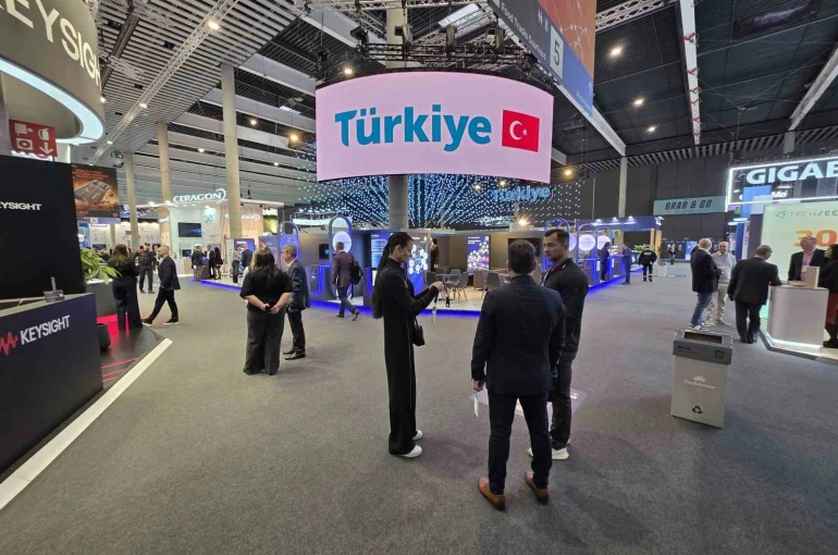 Barselona’da yapay zekalı "metal yaka" sahaya iniyor