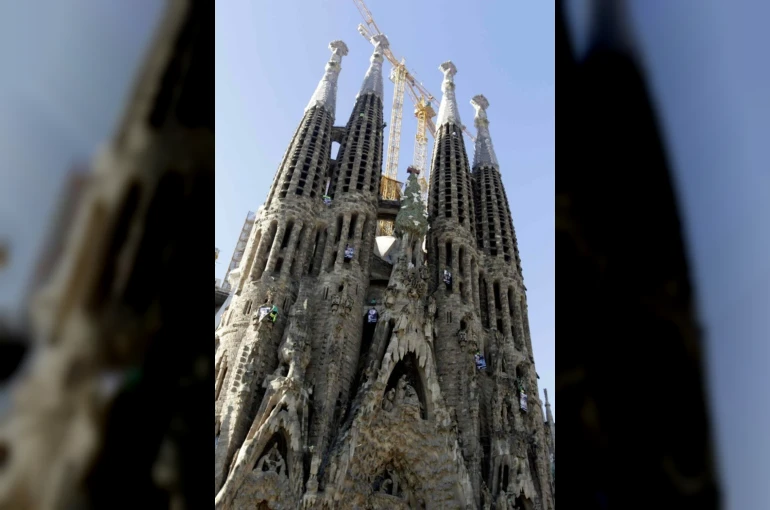 Barselona’daki La Sagrada Familia, dünyanın en uzun kilisesi unvanını aldı