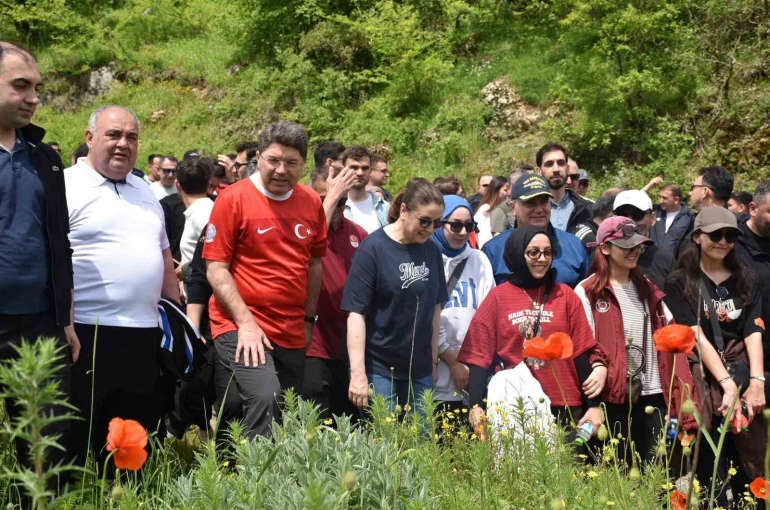 Bartın’da gençler ilk kez aşk acısını dindiren şelaleyi gördü