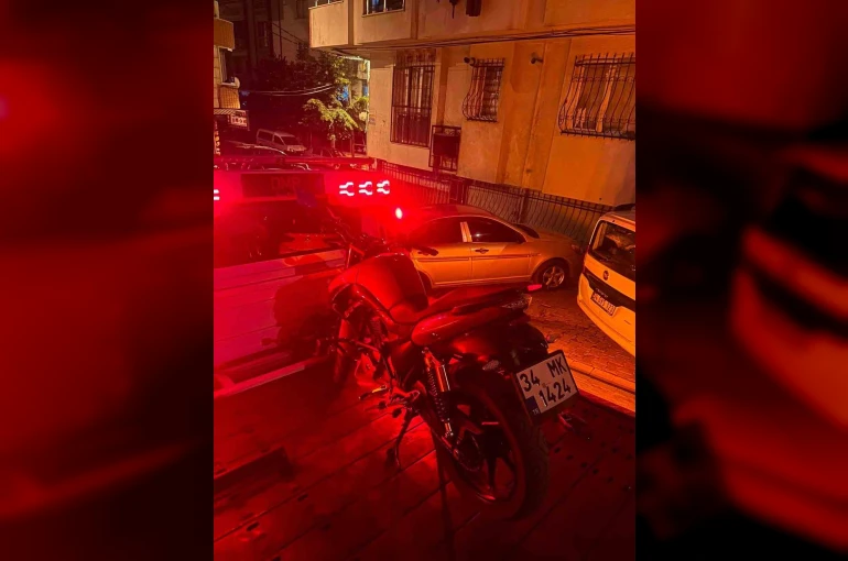 Başakşehir’de 150 bin liralık motosikletle akrobatik hareketleri pahalıya patladı: Ehliyetsiz sürücüye motorun 2 katı değerinde ceza yazıldı