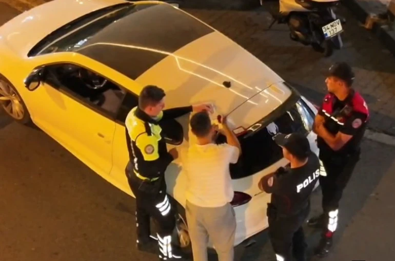 Başakşehir’de gürültü şikayetleri polisi harekete geçirdi: 43 araca 248 bin lira ceza 