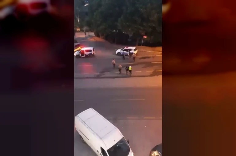 Başakşehir’de işletmeyi kurşunlayan motosikletliler suçüstü yakalandı