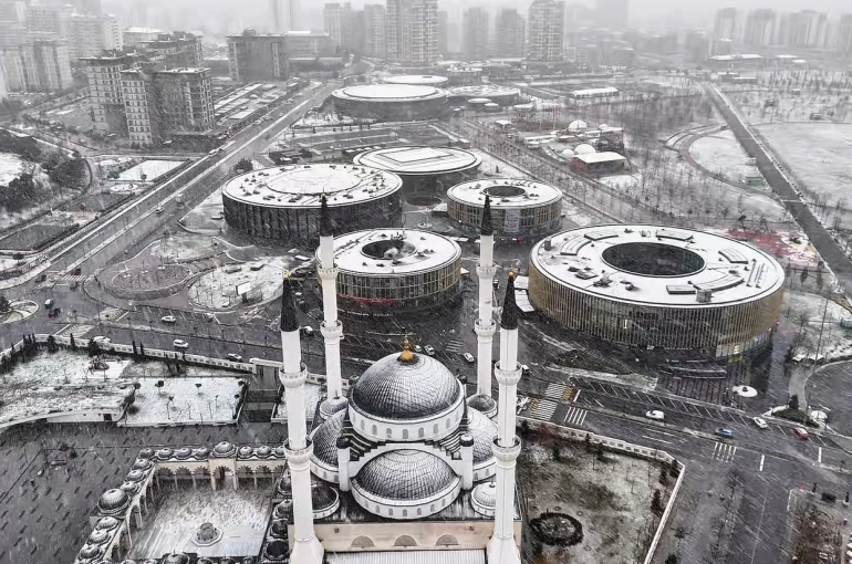 Başakşehir’de kar yağışı dronla görüntülendi