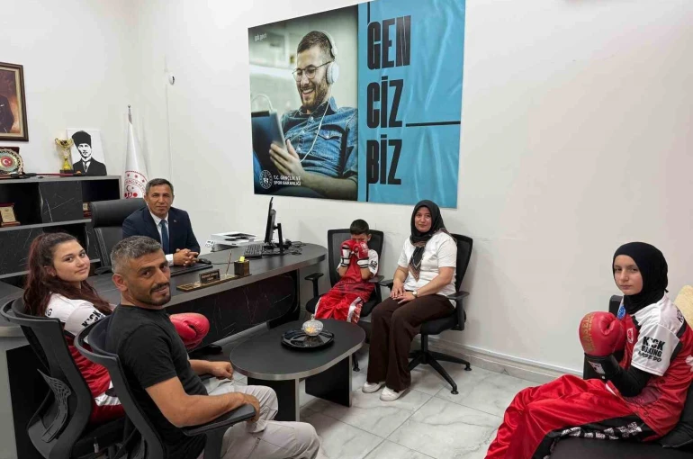 Başarılı sporculardan Beylikova Gençlik ve Spor İlçe Müdürü Gülmez’e ziyaret