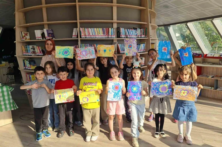 Başiskele’de çocuklar ebru sanatıyla tanıştı