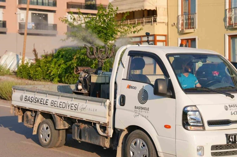 Başiskele’de sinek ve haşerelere karşı ilaçlama çalışmaları sürüyor